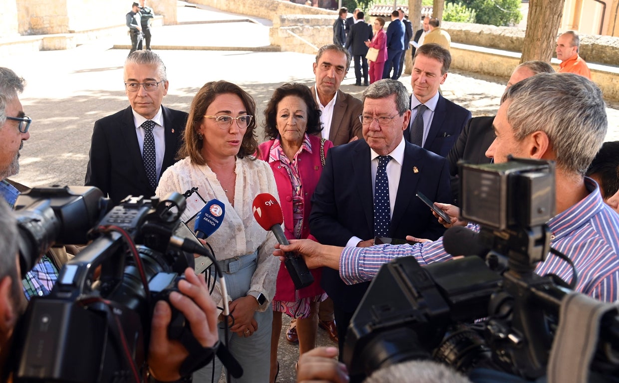 La consejera de Movilidad y Transformación Digital, María González Corral, y el presidente de la Diputación de Burgos, César Rico, participan en el Día de la Provincia 2022