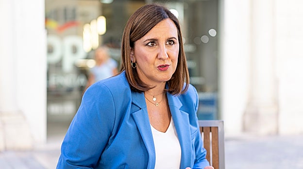 María José Catalá, durante un momento de la entrevista junto a la sede del PP de la ciudad de Valencia