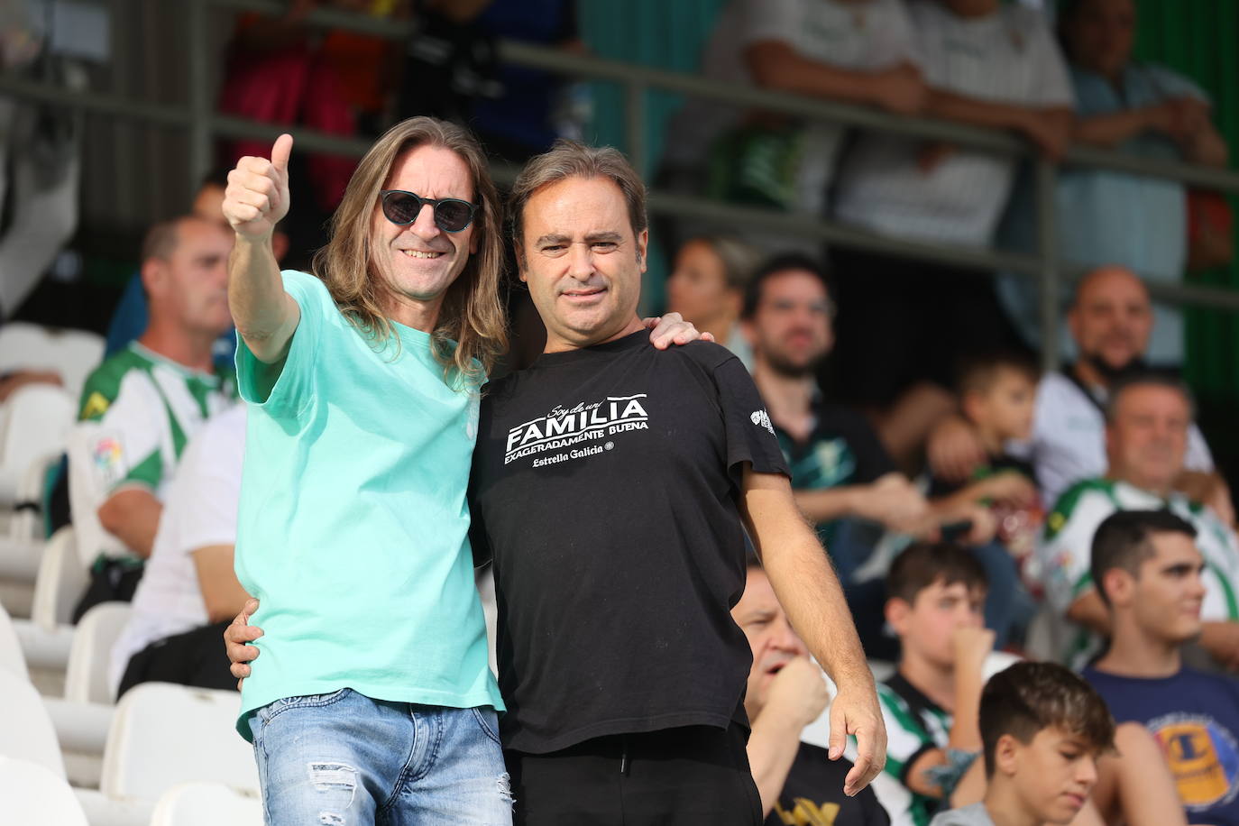 La animación de la grada de El Arcángel en el Córdoba CF - Sanse, en imágenes