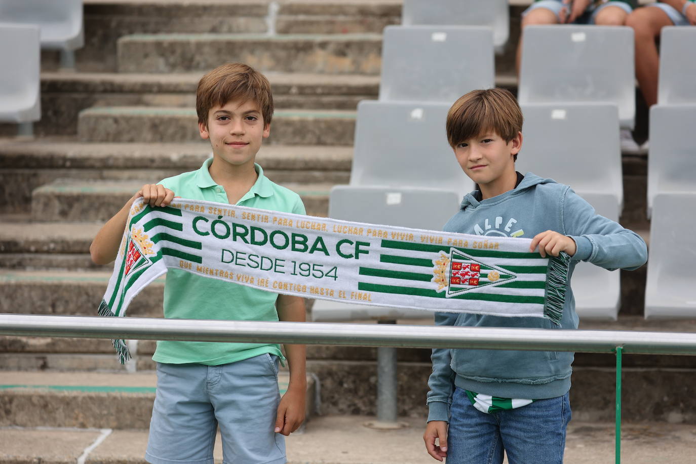 La animación de la grada de El Arcángel en el Córdoba CF - Sanse, en imágenes