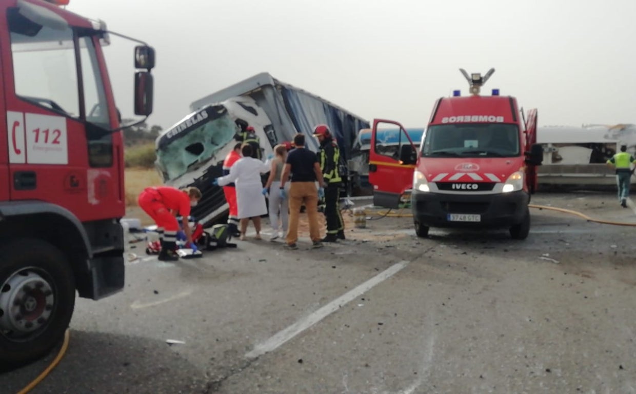 Equipos trabajando tras el siniestro