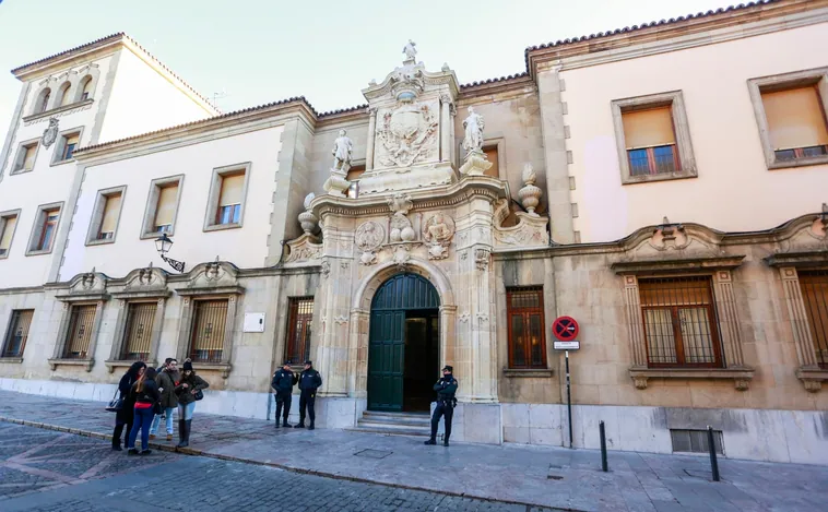Condenan a un sacerdote de Carrizo (León) y a su hermano por abusos sexuales a un joven con discapacidad