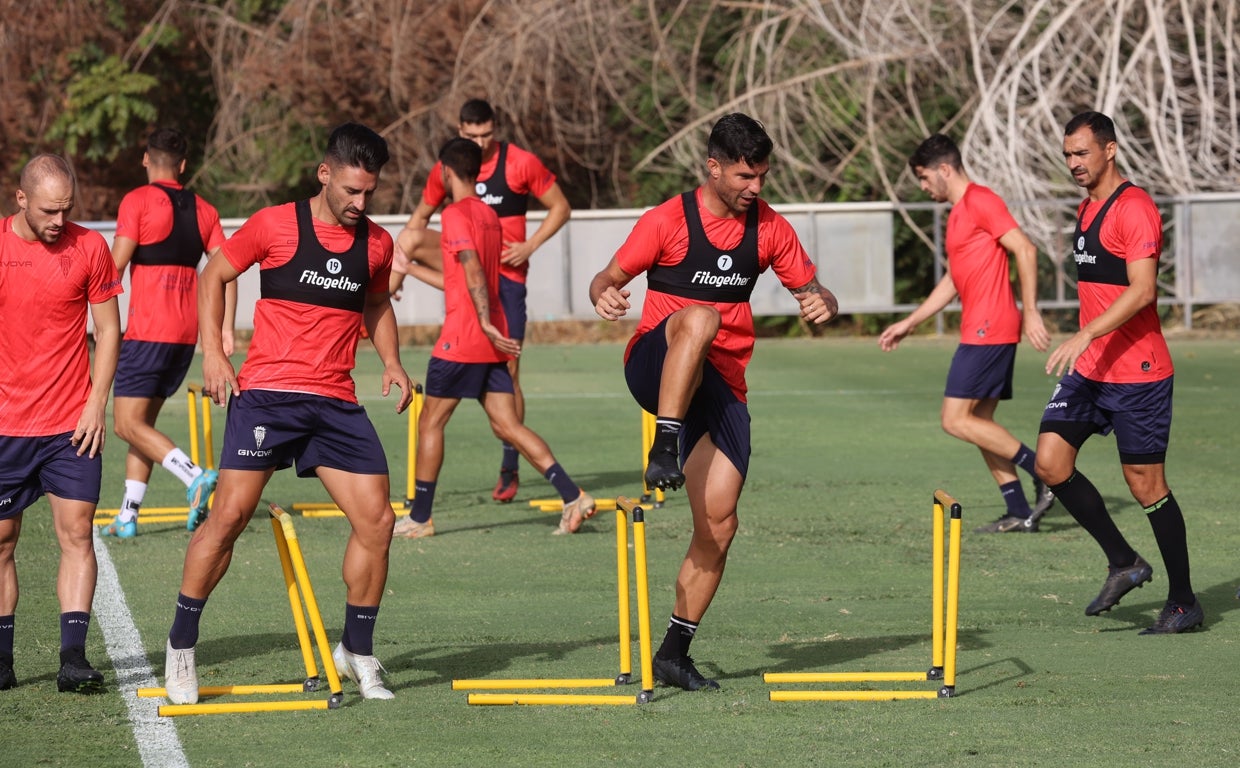 Willy y Márquez saltan obstáculos en un entrenamiento