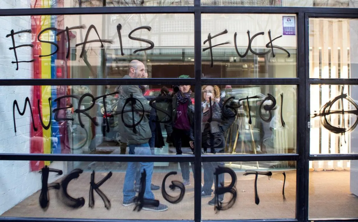 Pintadas de odio contra el colectivo LGTBI