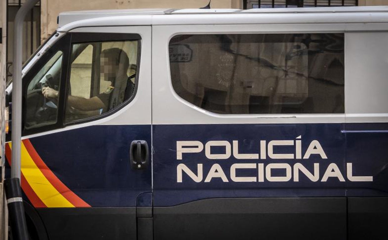 Furgón de la Policía Nacional