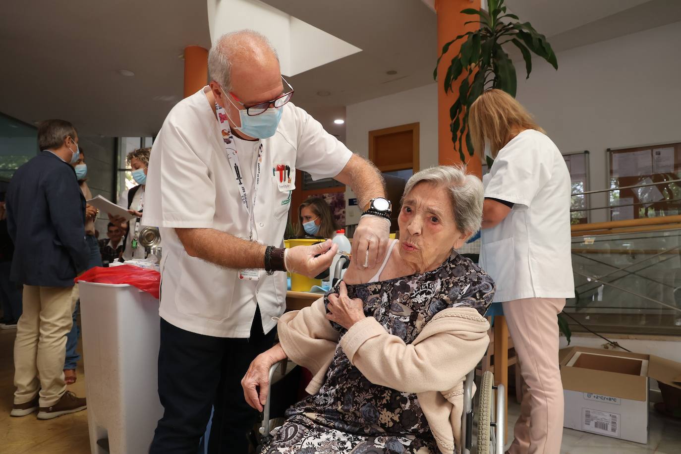 En imágenes, el inicio de la campaña de vacunación del Covid y la gripe en Córdoba, en imágenes