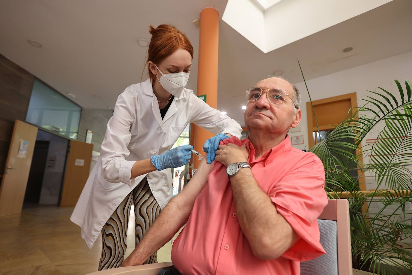 En imágenes, el inicio de la campaña de vacunación del Covid y la gripe en Córdoba, en imágenes