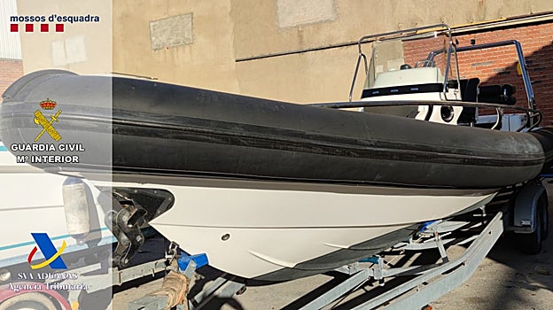 Una de las narcolanchas intervenidas en la operación policial