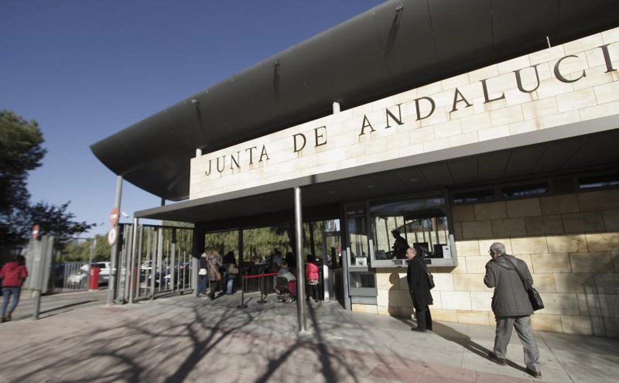 Edificio Torretriana, sede de varias consejerías de la Junta de Andalucía en Sevilla