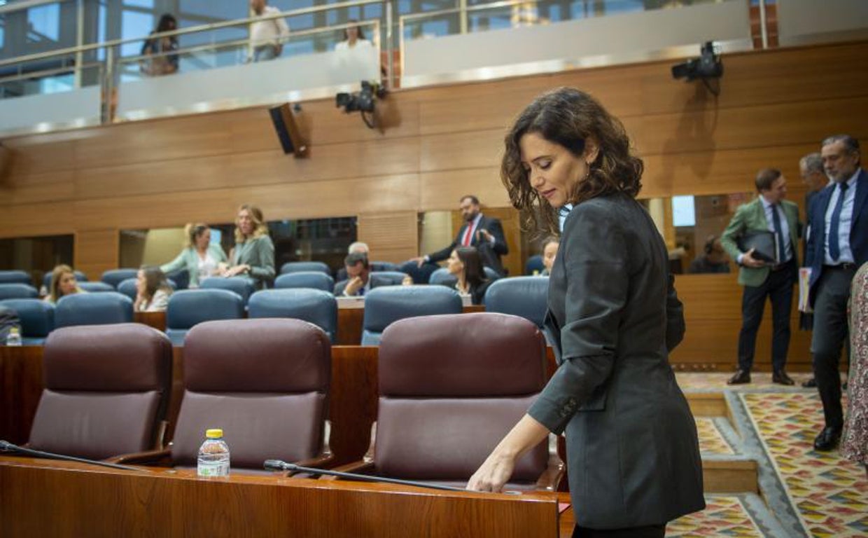 Isabel Díaz Ayuso, ayer, llegando al pleno de la Asamblea de Madrid