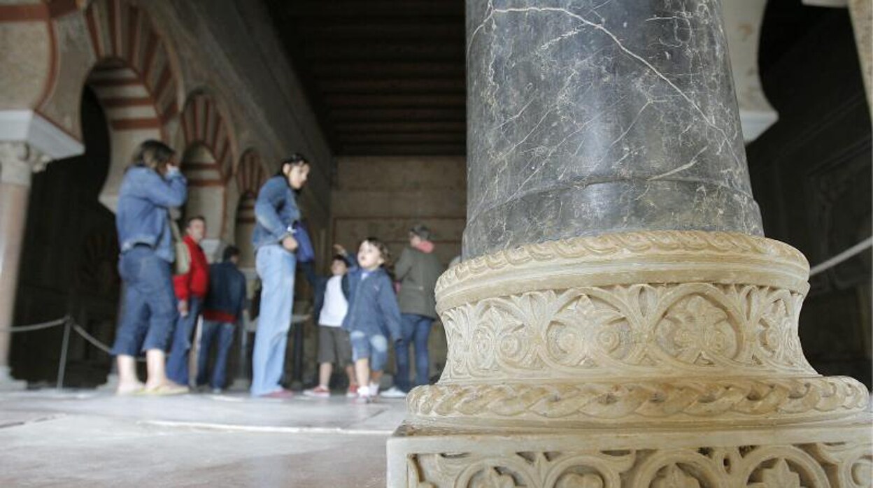 Investigan el robo de una basa de etapa califal en Medina Azahara en Córdoba