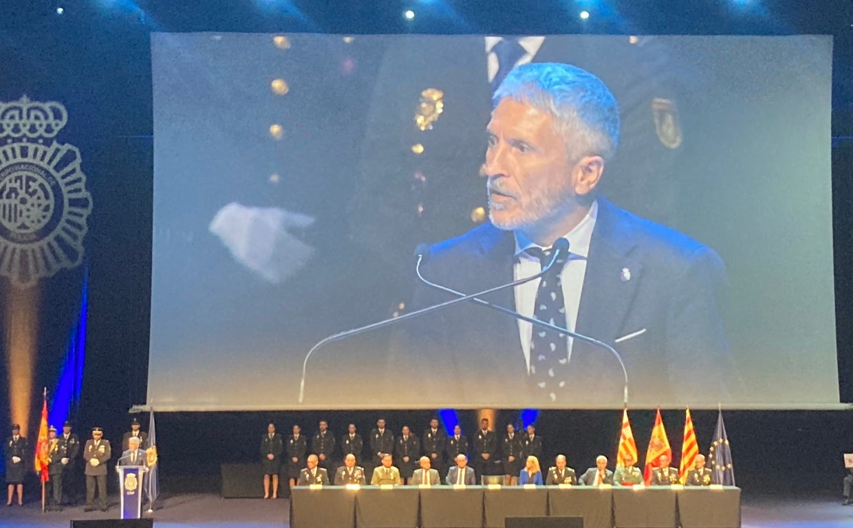 El ministro del Interior, Fernando Grande-Marlaska, durante el Día de la Policía Nacional en Barcelona
