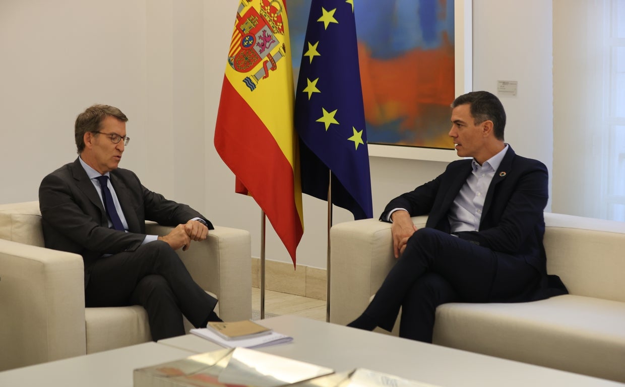Feijóo y Sánchez, durante su reunión de este lunes