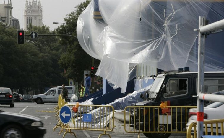 Cortes en la Castellana, desvíos en 17 líneas de bus y refuerzo de Metro en la Fiesta Nacional