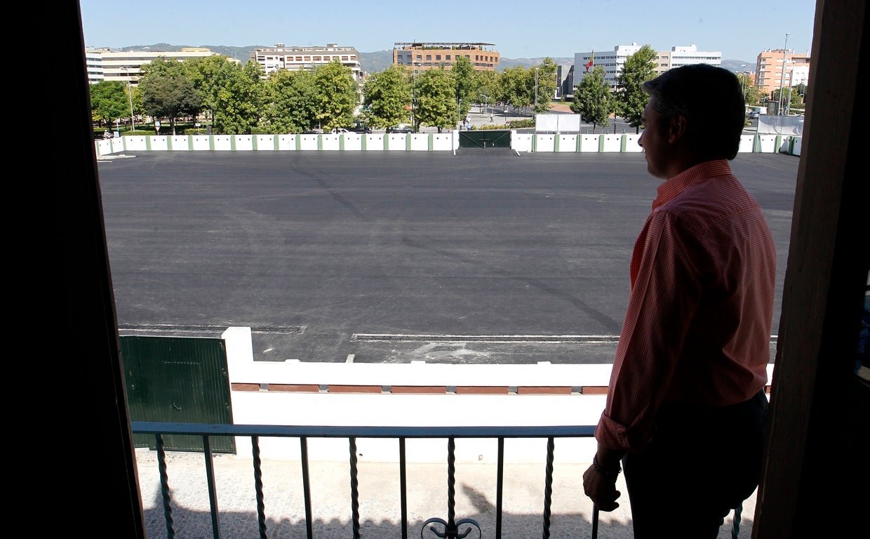 Panorámica de los terrenos del actual parking en superficie de la Diputación, que pasarán a ser oficinas