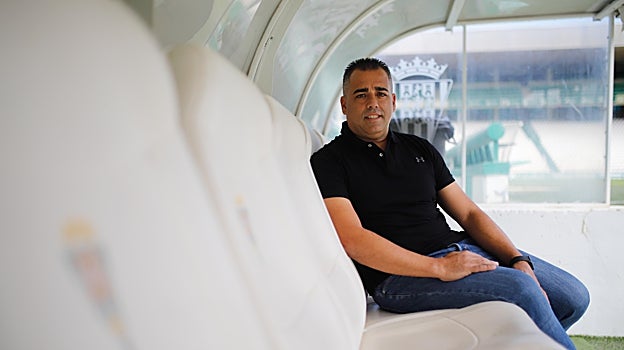 El técnico granadino, en el banquillo de El Arcángel