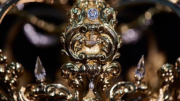 El ancla, en el centro de la imagen