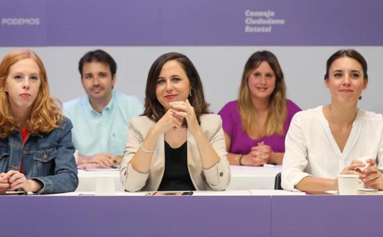 Lilith Verstrynge, secretaria de Estado para la Agenda 2030 y número tres del partido; Ione Belarra, ministra de Derechos Sociales y líder de Podemos, e Irene Montero, titular de Igualad y número dos