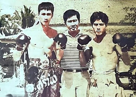 Imagen secundaria 1 - Samart y Dieselnoi fueron los dos grandes exponentes del muay thai en los años 70 y 80. Con dos estilos de combate muy diferentes, lograron consolidarse como dos leyendas de este arte milenario. Llegaron a pelear entre ellos, pero eso permitió reforzar más aún la amistad que ya tenían desde que eran pequeños. 