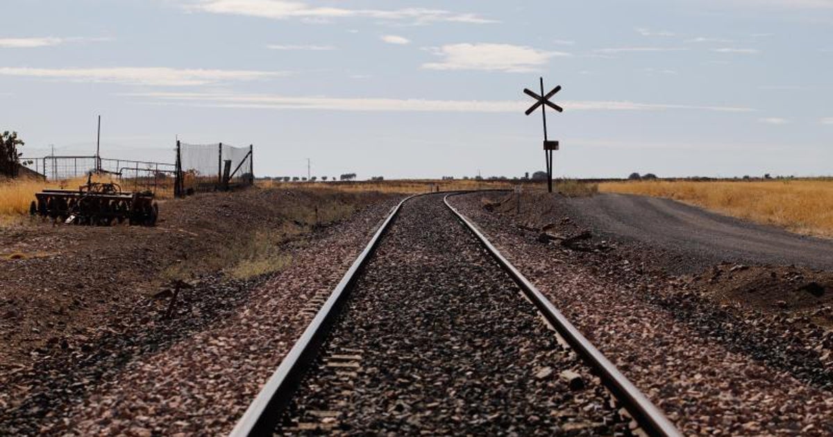 Vïas en desuso en Valsequillo, en la comarca del Guadiato al Norte de Córdoba; por la zona hace tiempo que no circulan servicios regulares de tren y sólo quedan las escasas frecuencias del AVE que para en Villanueva de Córdoba