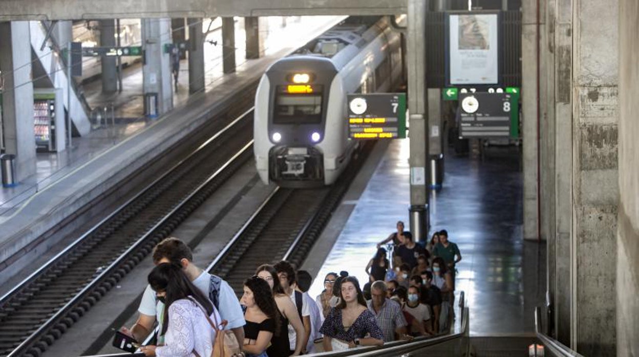 El PSOE anuncia el tren de la Vega de Córdoba para comienzos de 2023 y promete que será gratuito