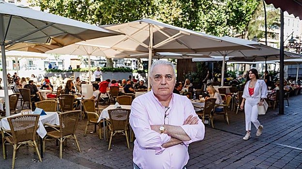 Orlando, propietario de una terraza en la plaza de Tirso de Molina