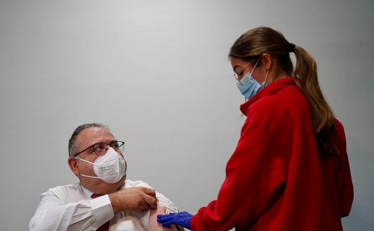 Sanidad aspira a que el 50 por ciento de los profesionales de la salud se vacune contra la gripe