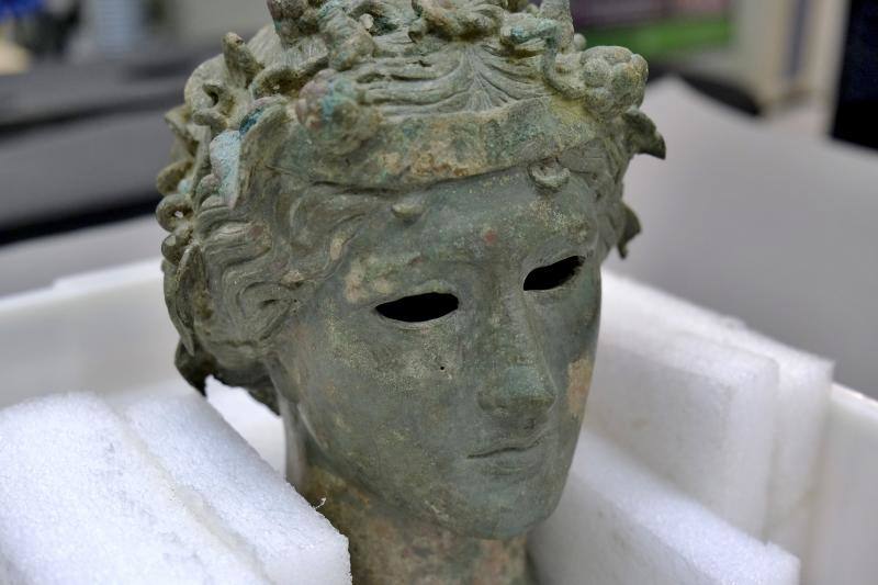 La restauración de los efebos de Pedro Abad, en imágenes