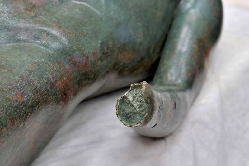 La restauración de los efebos de Pedro Abad, en imágenes