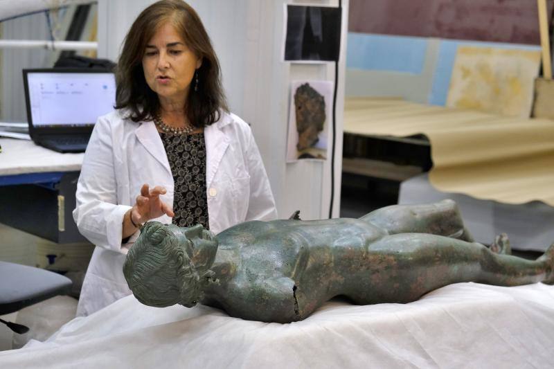 La restauración de los efebos de Pedro Abad, en imágenes