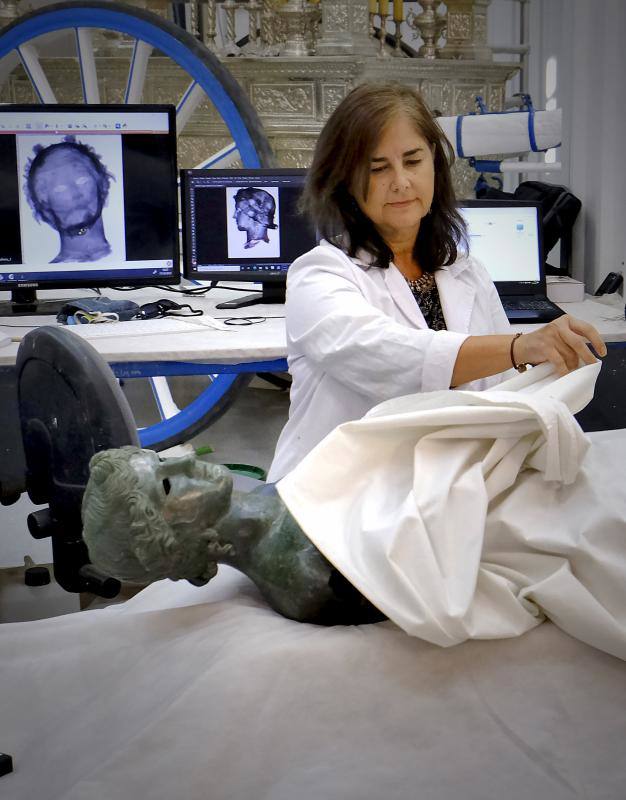 La restauración de los efebos de Pedro Abad, en imágenes