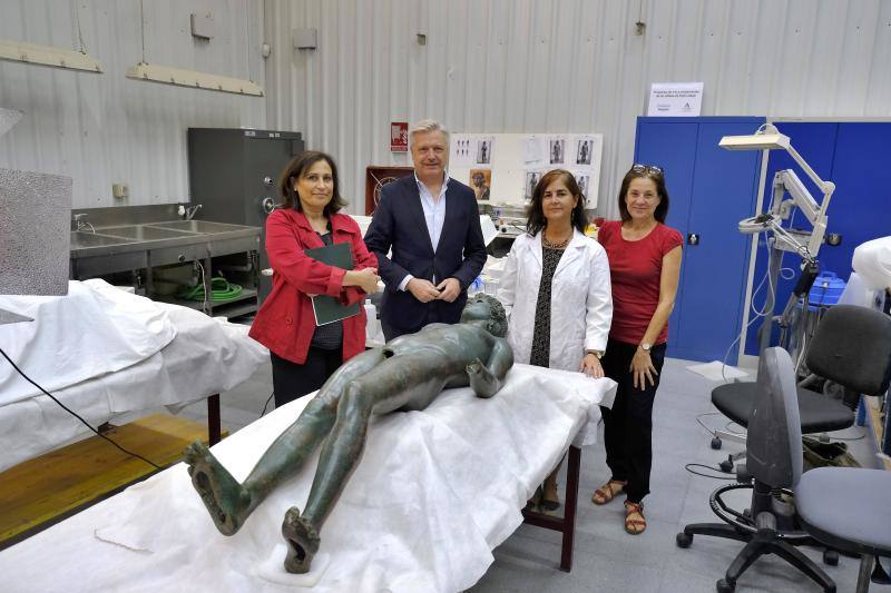 La restauración de los efebos de Pedro Abad, en imágenes