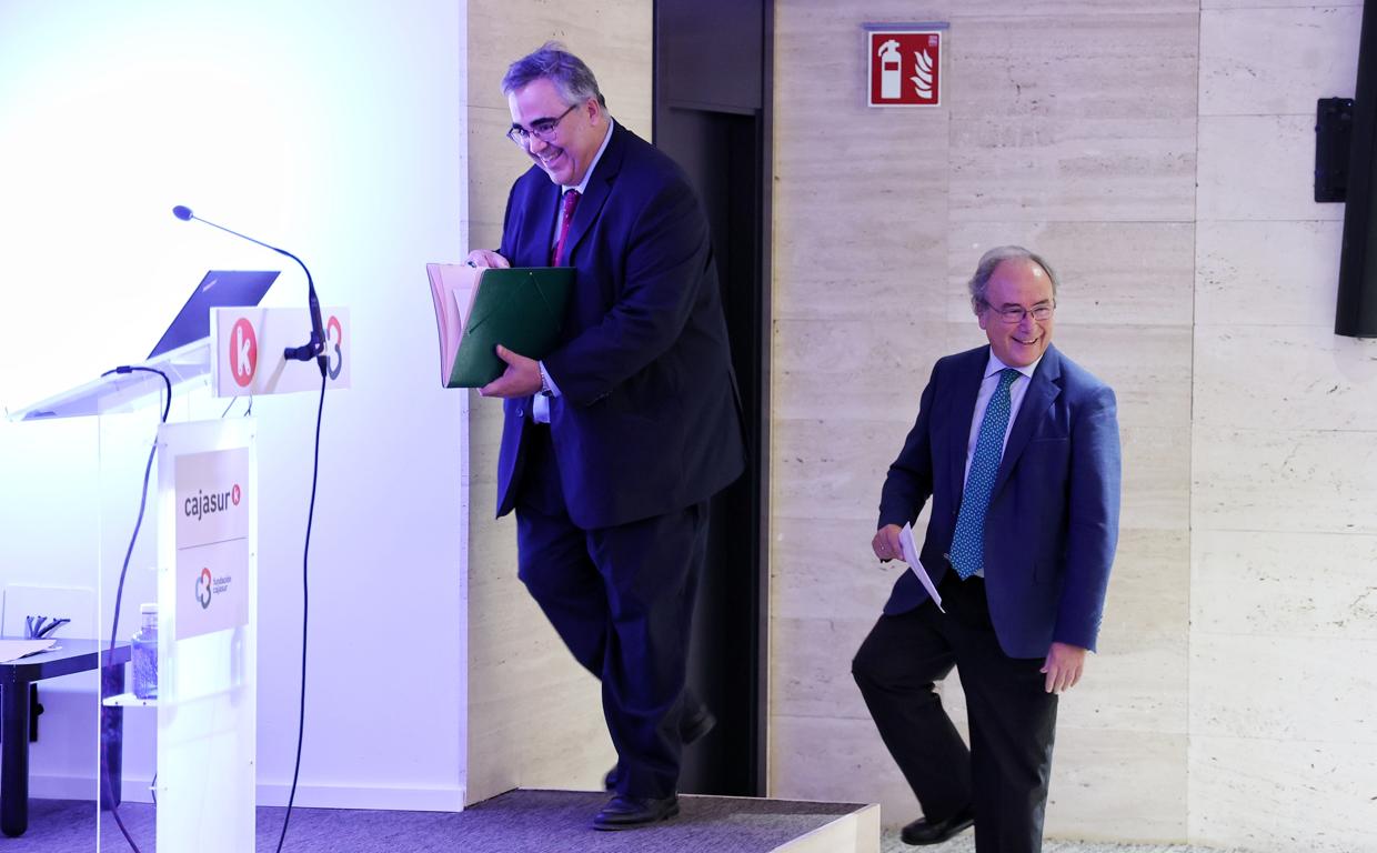 Gregorio Izquierdo y el presidente de CECO, Antonio Díaz, en la junta directiva