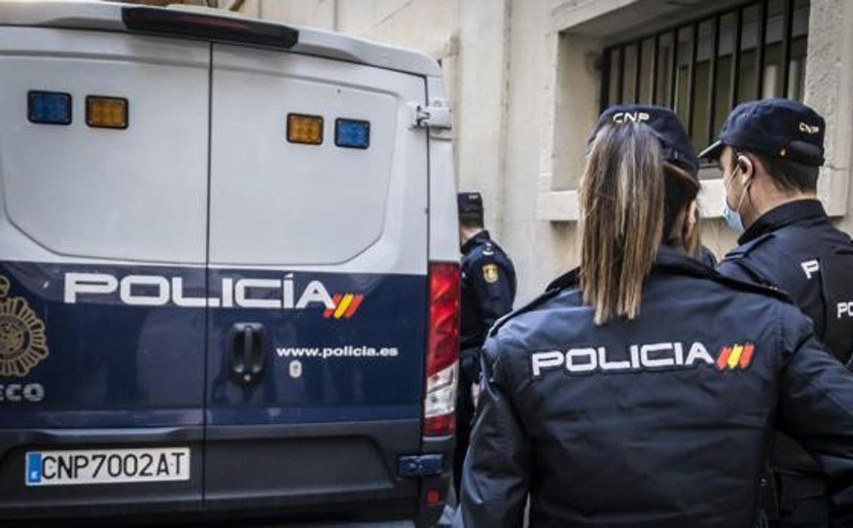 Dos agentes de la Policía Nacional en una imagen de archivo