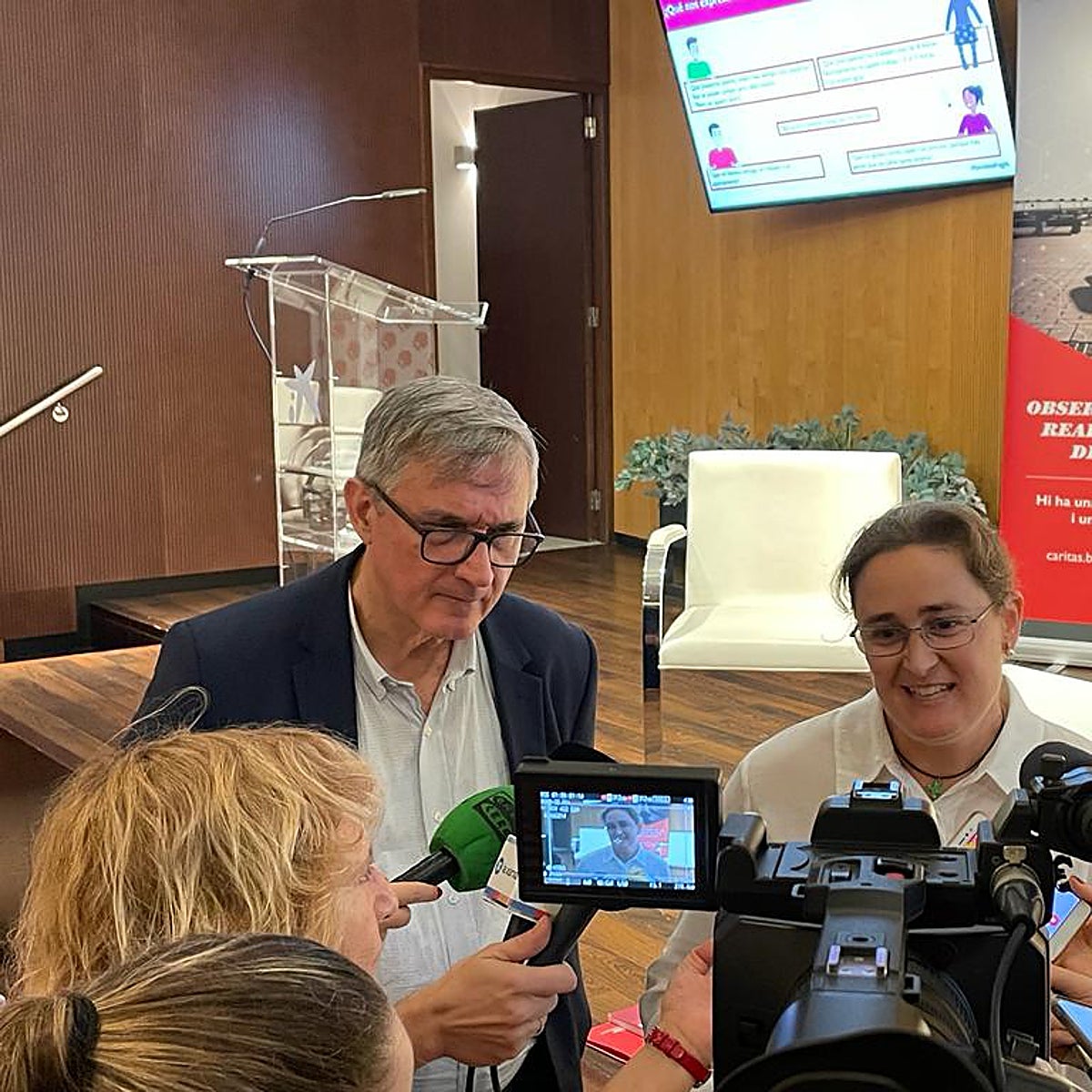 Dos de cada tres padres atendidos por Cáritas Barcelona viven con sufrimiento emocional