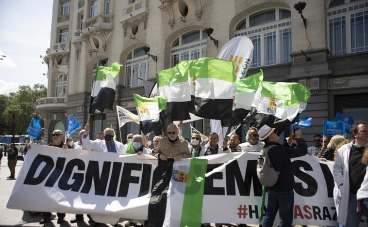 Sindicatos y Consejería de Sanidad acercan posturas, aunque sin desconvocar la huelga desde el 25 de octubre