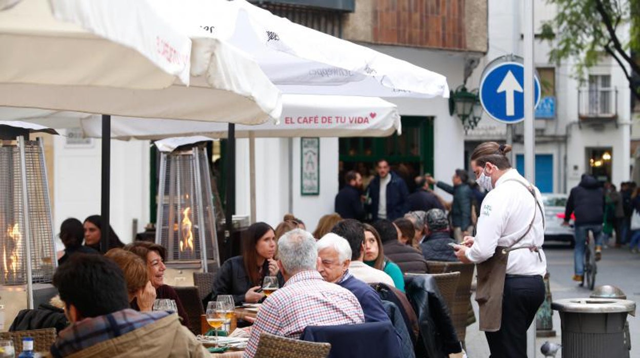 ¿Quieres saber si los veladores de tu calle de Córdoba tienen permiso?