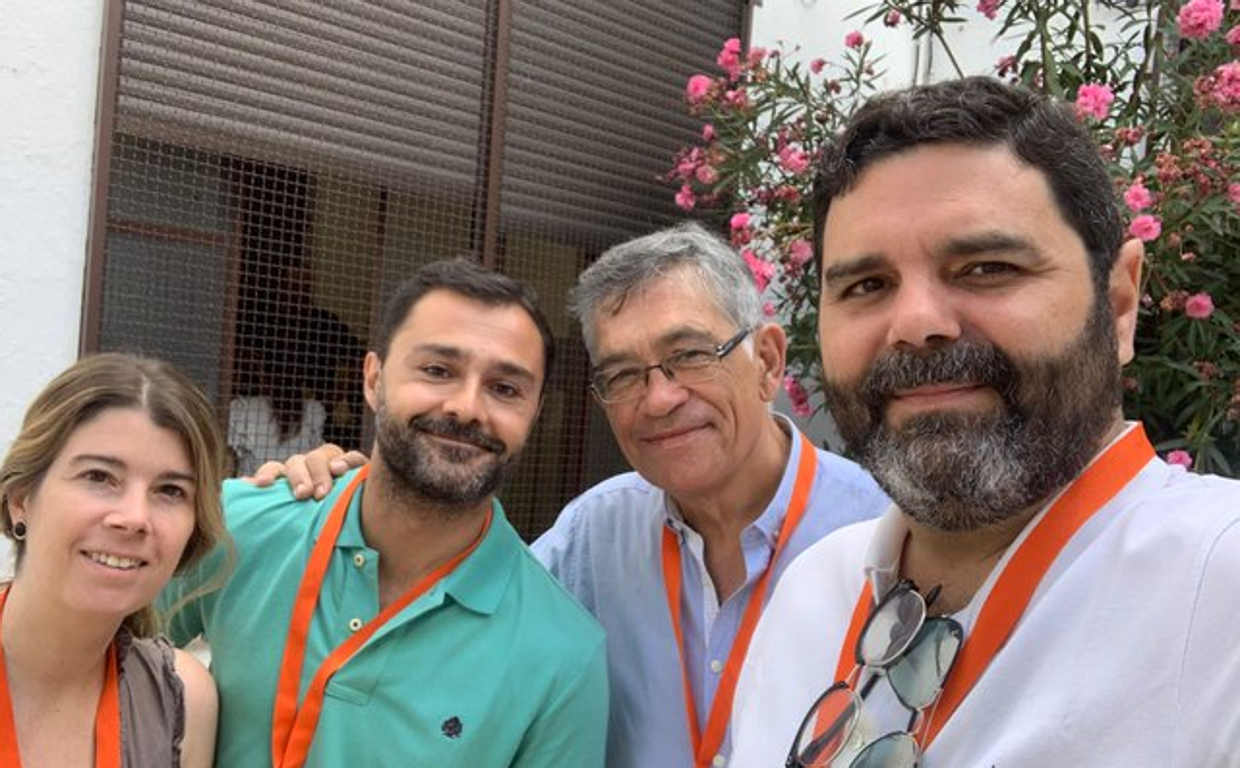 Paco Sierra, el primero por la derecha, con otros tres militantes de Cs colaborando como apoderados en las pasadas elecciones andaluzas