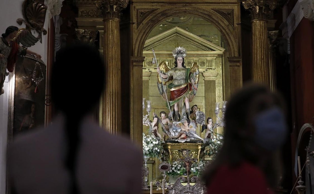 Imagen de San Rafael en la iglesia del Juramento