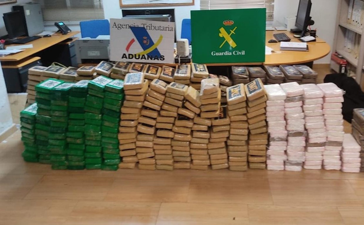 Imagen de archivo de un cargamento de cocaína intervenido por la Guardia Civil en el puerto de Valencia
