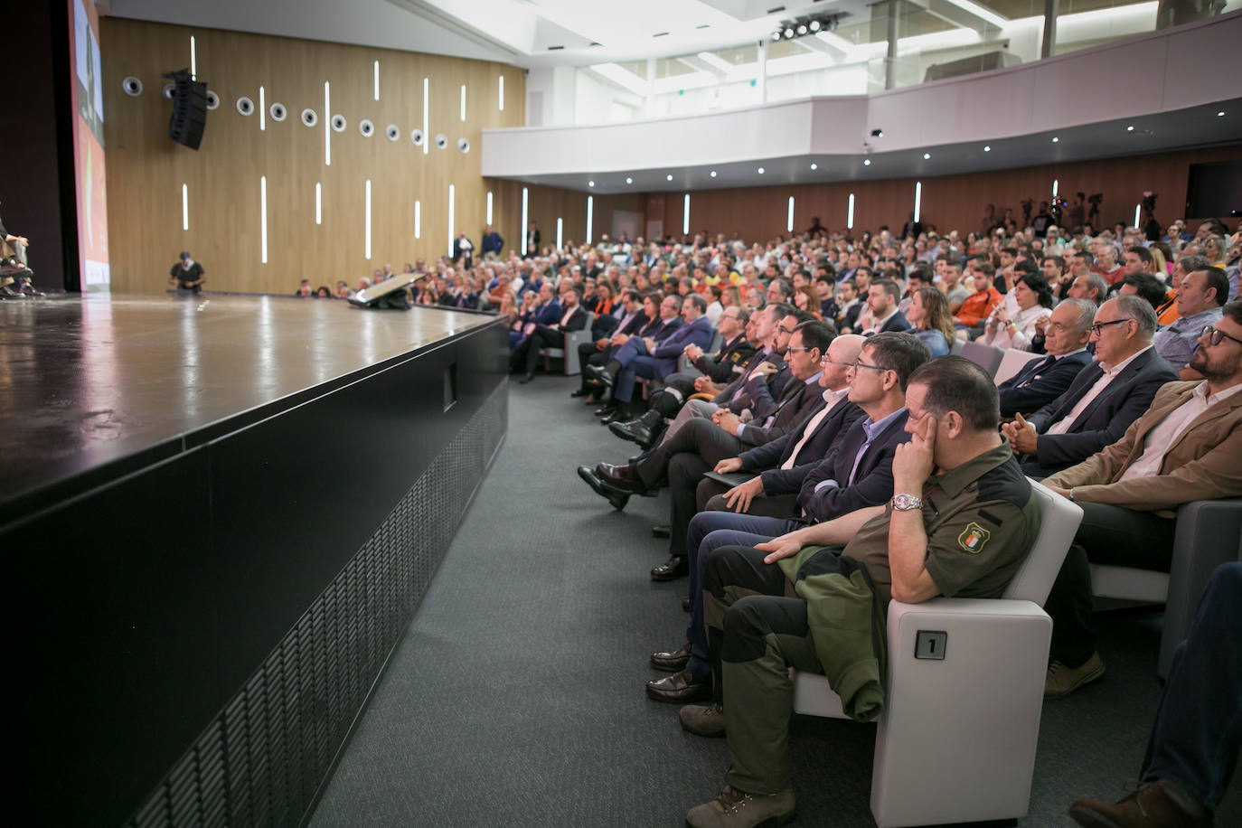 Las imágenes del recibimiento a Felipe González en Toledo
