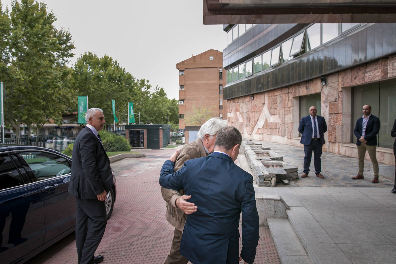 Las imágenes del recibimiento a Felipe González en Toledo