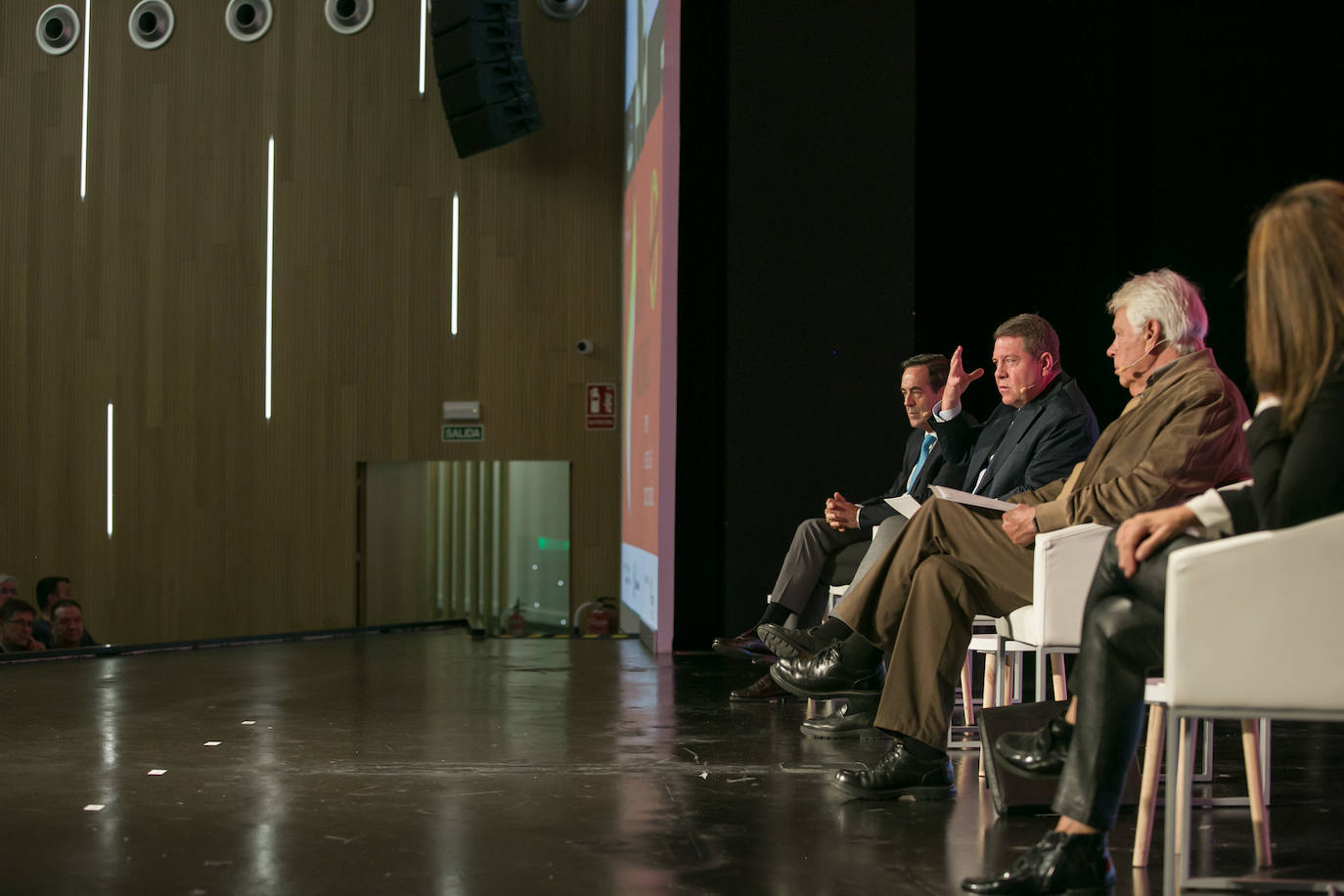 Las imágenes del recibimiento a Felipe González en Toledo