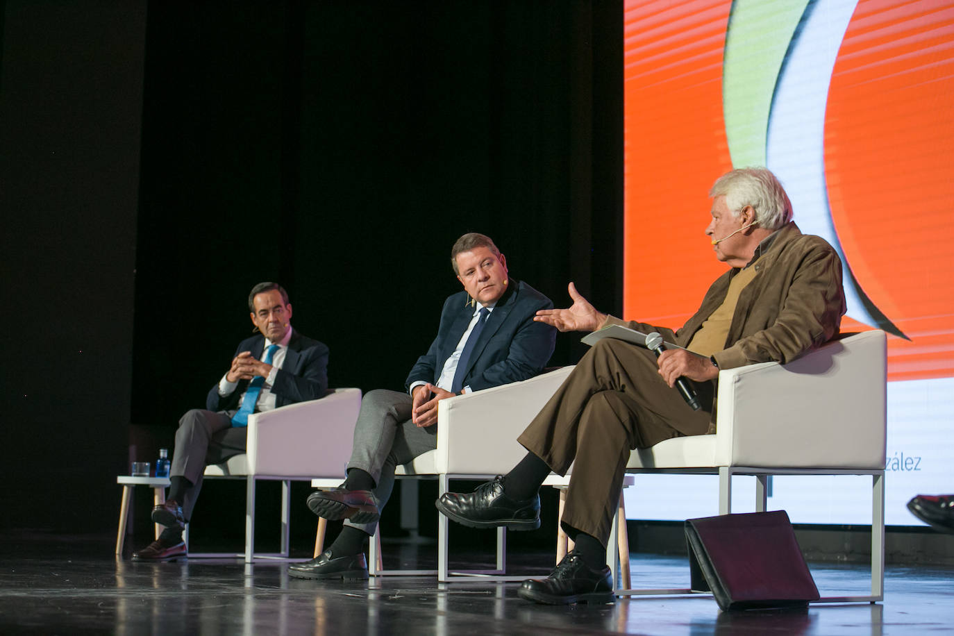 Las imágenes del recibimiento a Felipe González en Toledo