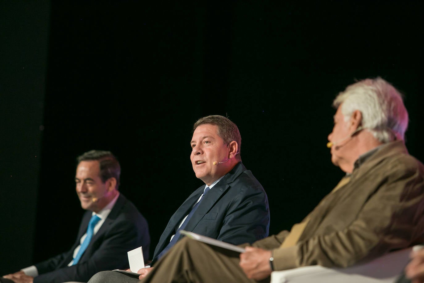 Las imágenes del recibimiento a Felipe González en Toledo