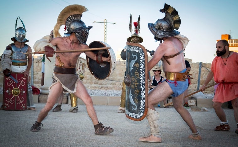 Lucentum acoge una nueva recreación histórica de la lucha de gladiadores en la antigua Roma