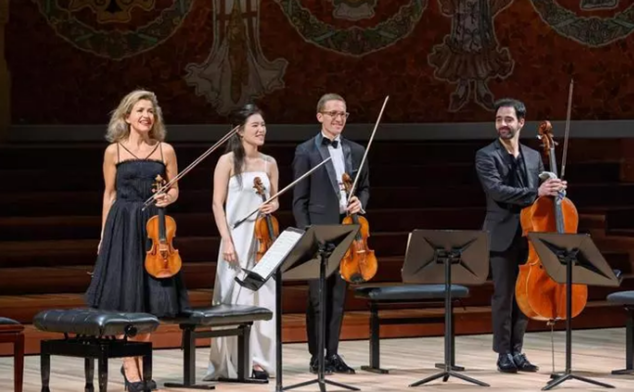 Anne-Sophie Mutter (izquierda) y el resto de violinistas de su elección