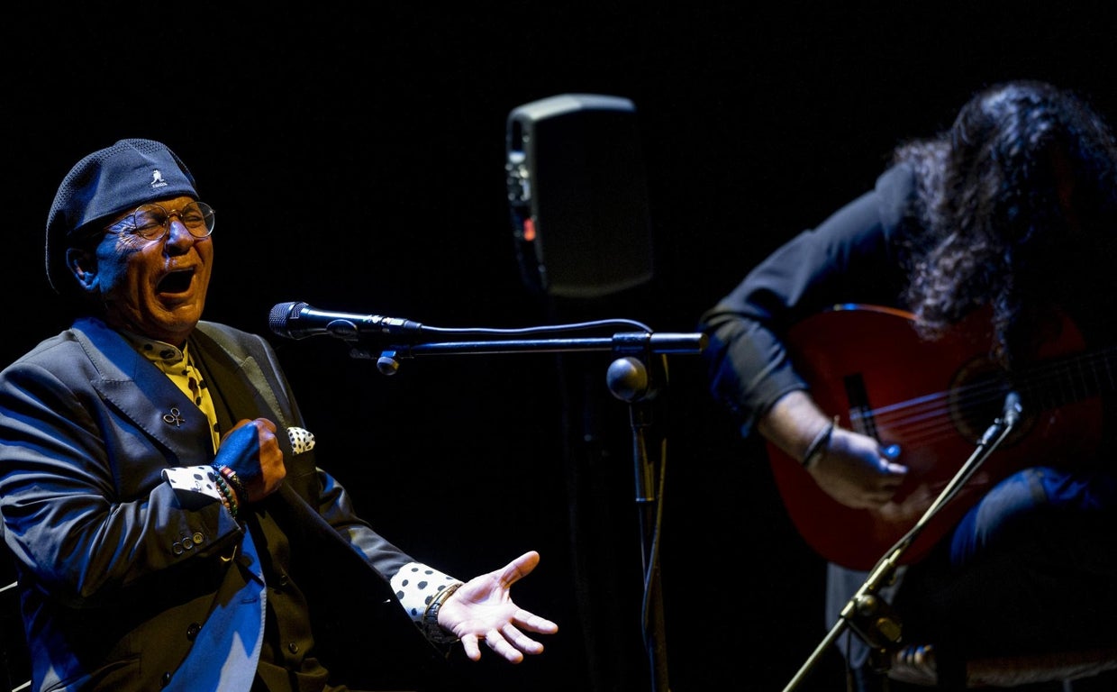 El cantaor cordobés El Pele, anoche durante su actuación en Teatros del Canal