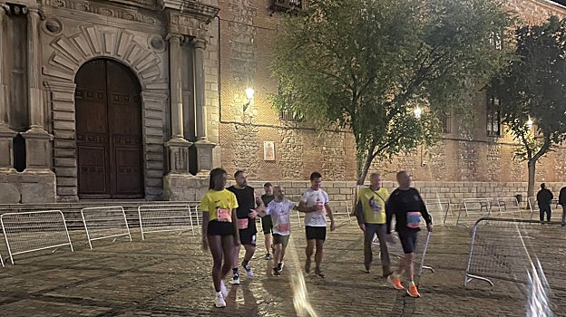 Paco Pérez, con parálisis cerebral, llega a la meta en medio de fuertes aplausos