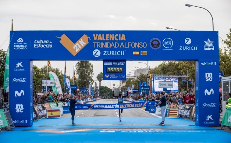 Kandie y Klosterhalfen vuelan para coronarse en el Medio Maratón Valencia 2022